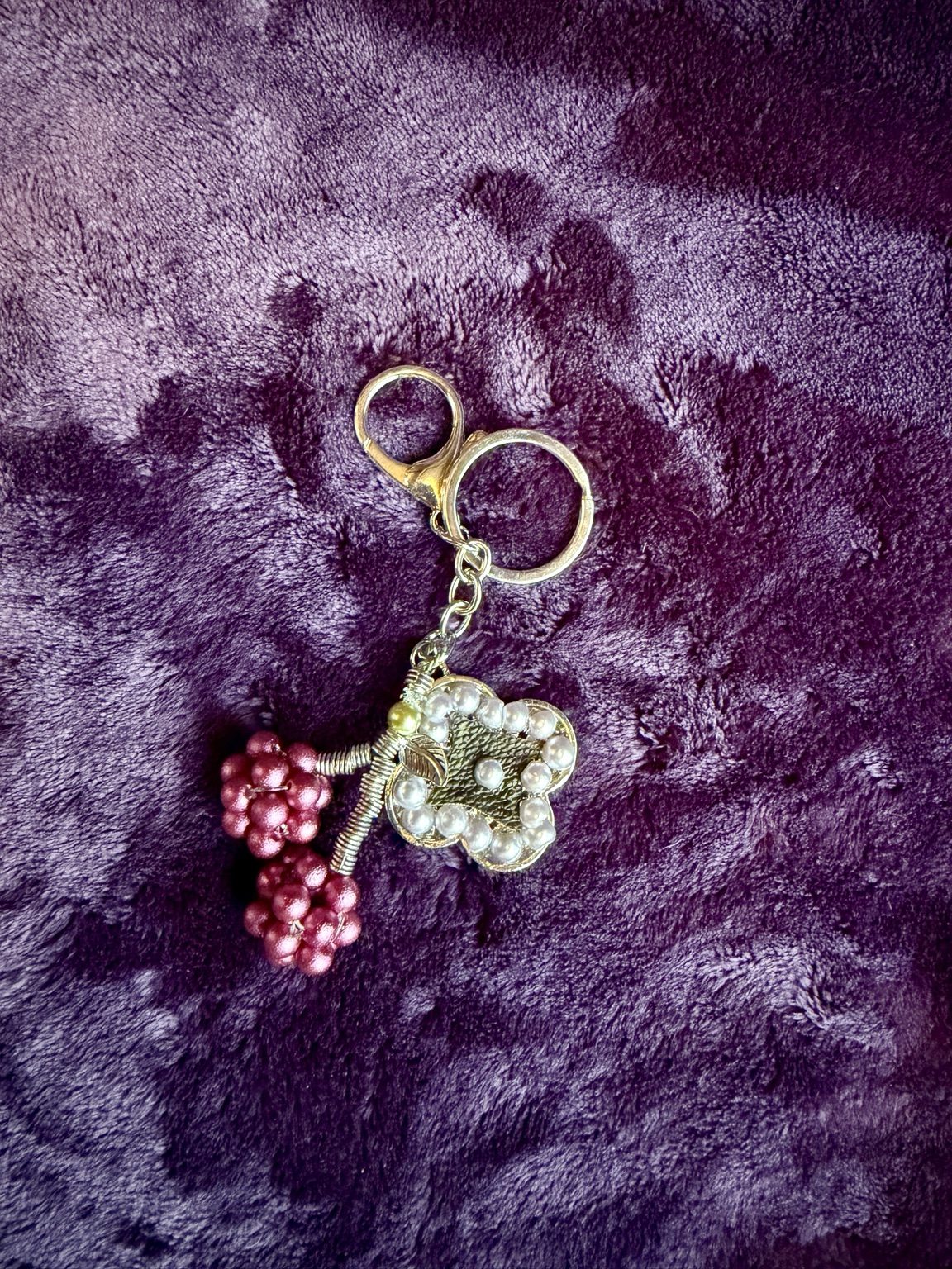 $8 Keychain #11 — Pearl Clover & Berry Keychain